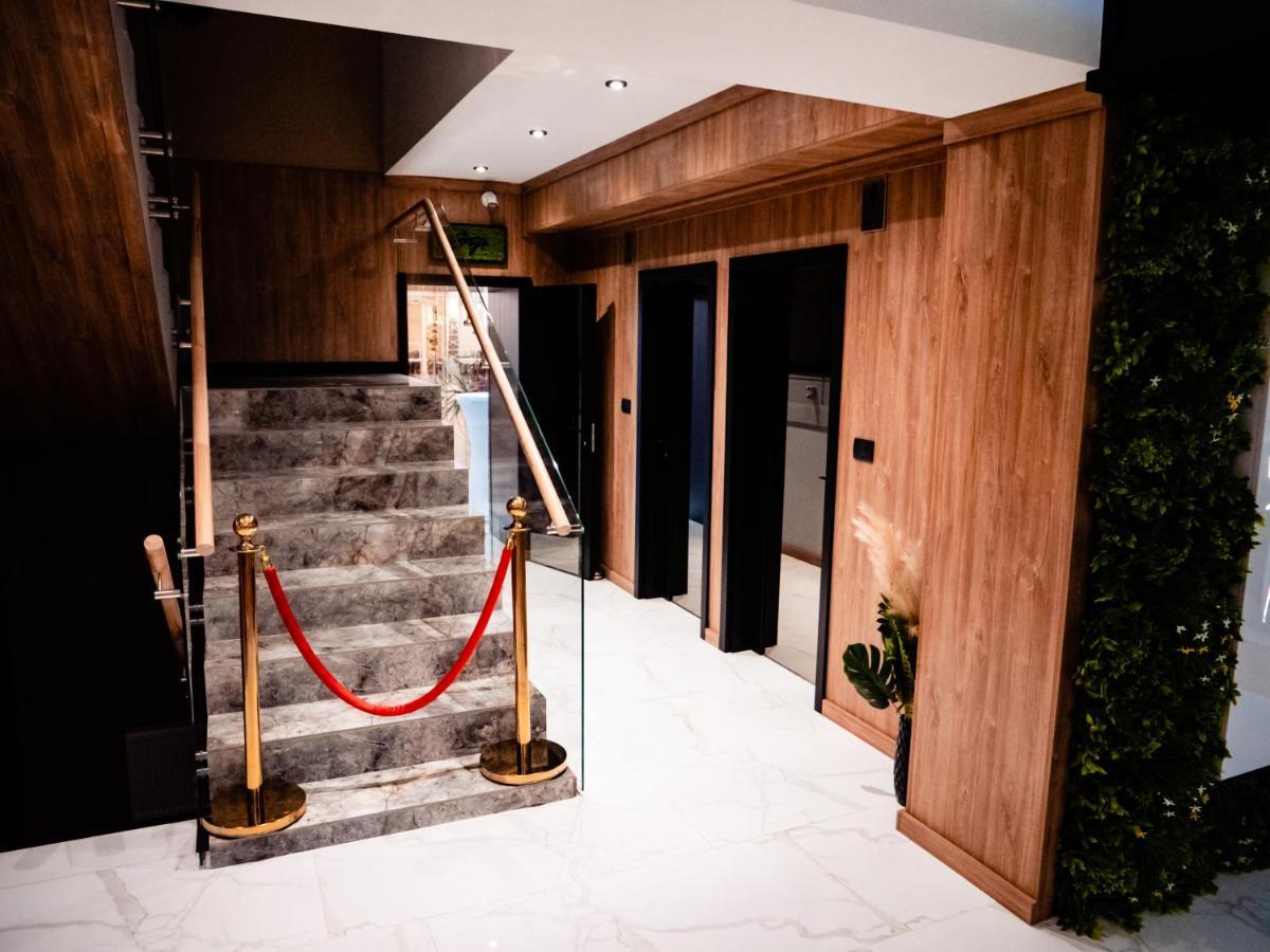 Hotel Goya Boutique Тиргу-Жіу Екстер'єр фото