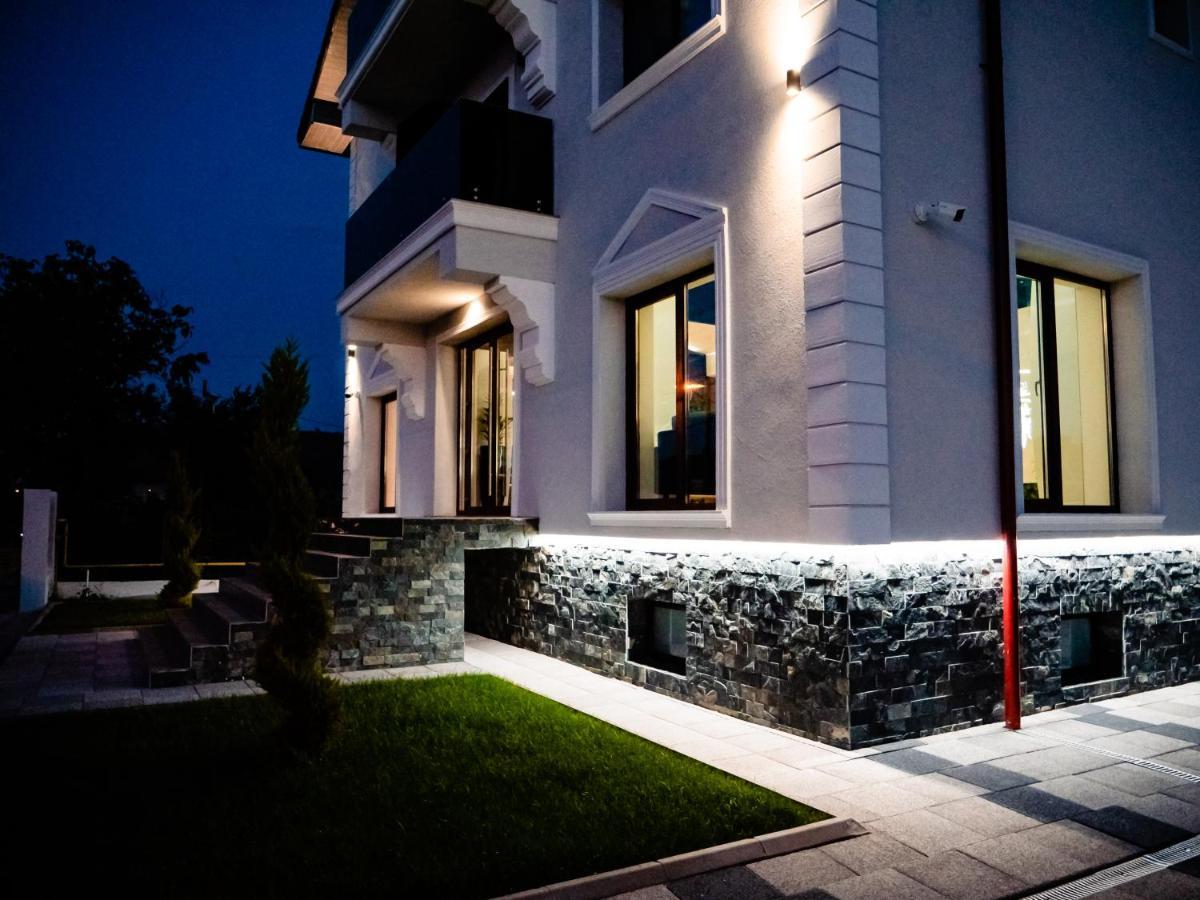 Hotel Goya Boutique Тиргу-Жіу Екстер'єр фото