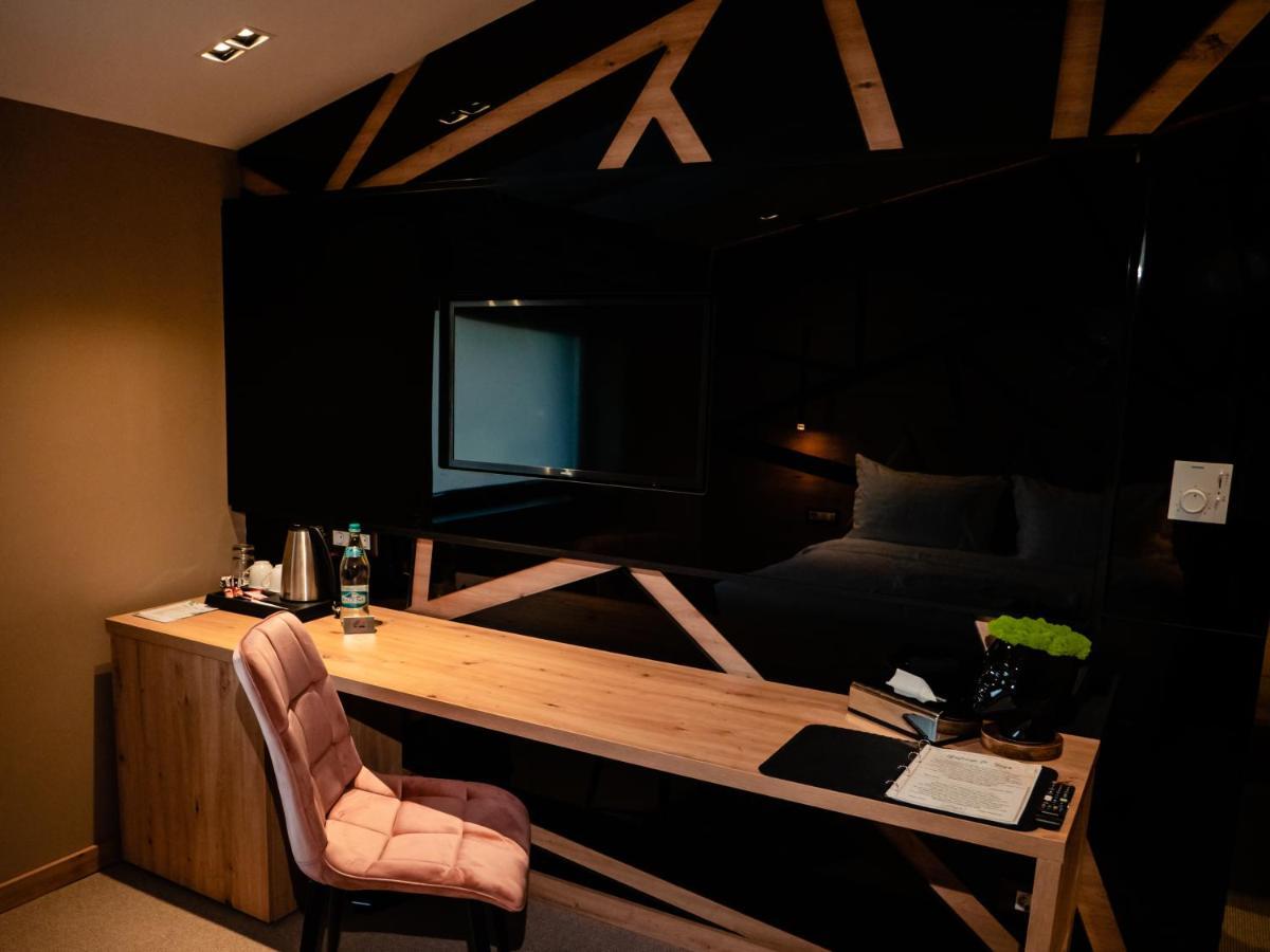 Hotel Goya Boutique Тиргу-Жіу Екстер'єр фото