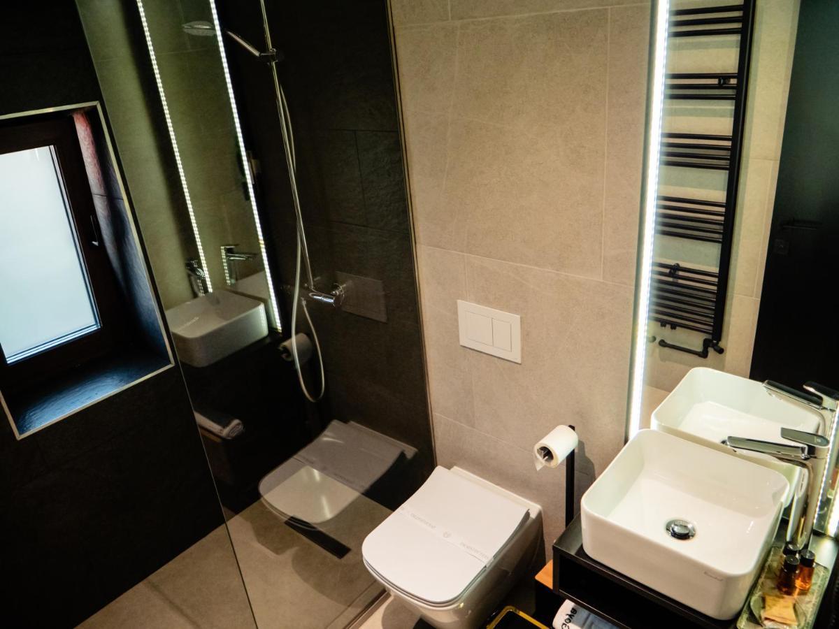 Hotel Goya Boutique Тиргу-Жіу Екстер'єр фото