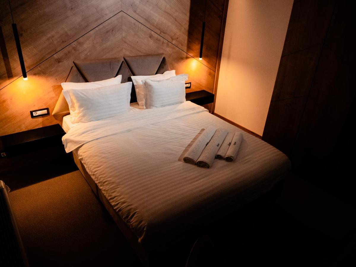 Hotel Goya Boutique Тиргу-Жіу Екстер'єр фото