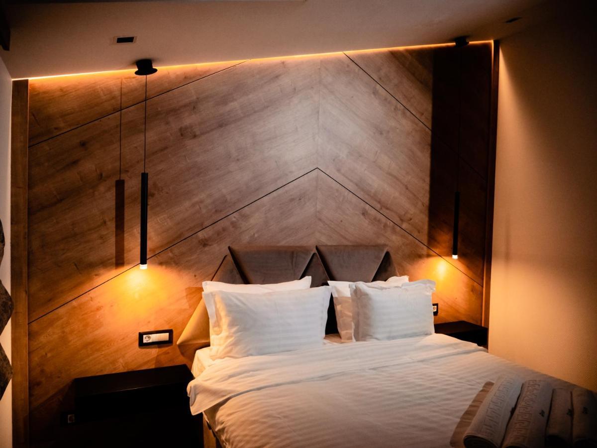 Hotel Goya Boutique Тиргу-Жіу Екстер'єр фото