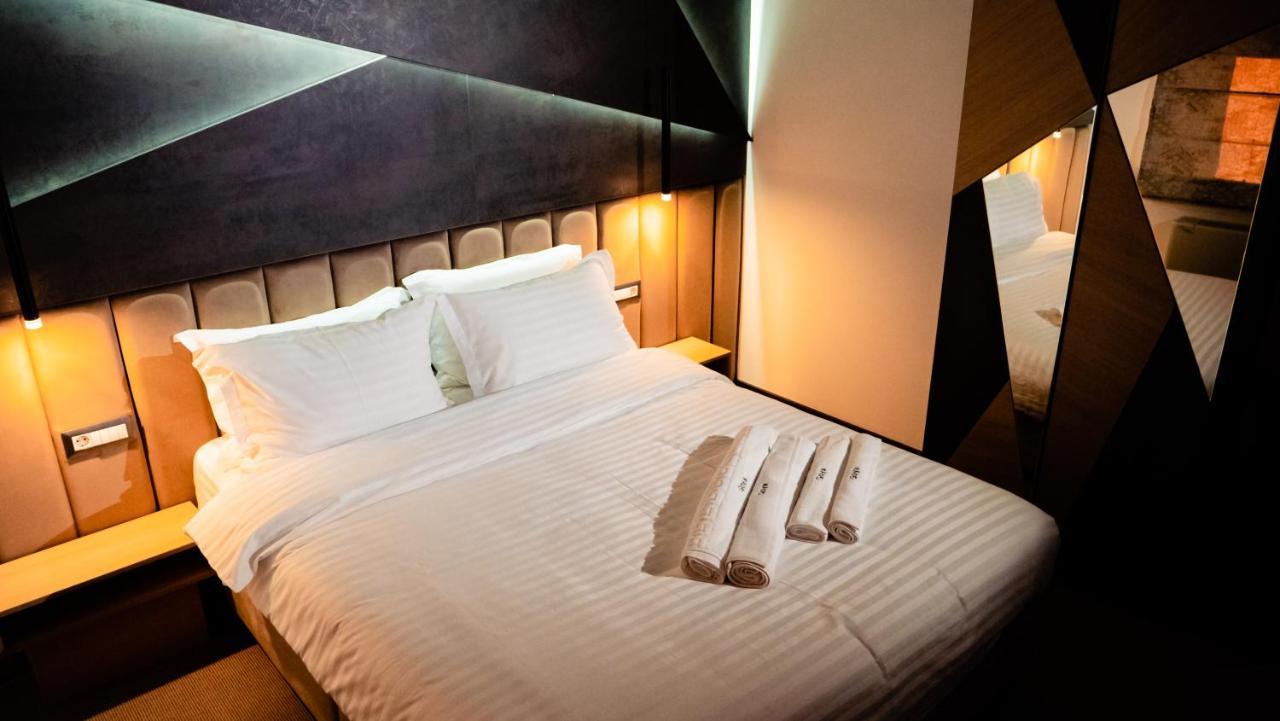 Hotel Goya Boutique Тиргу-Жіу Екстер'єр фото