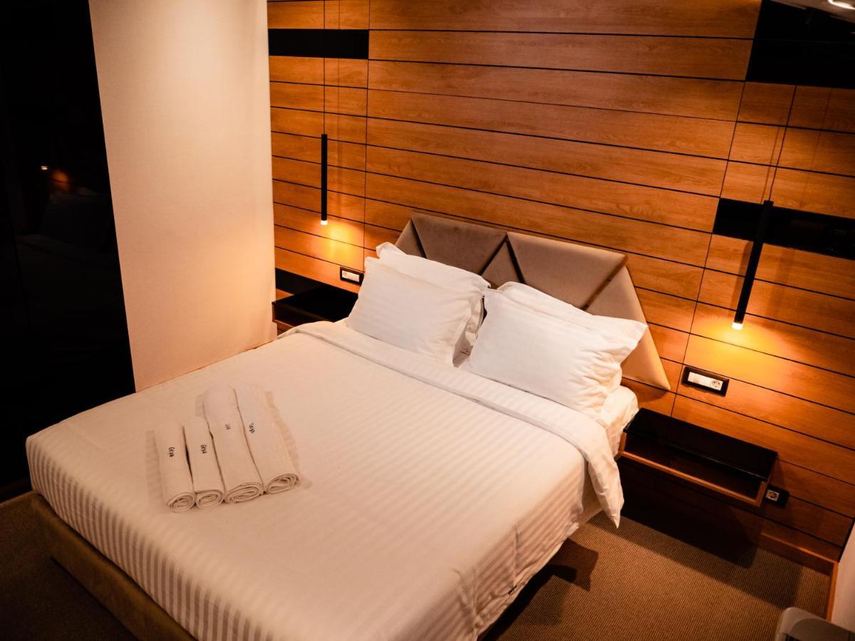 Hotel Goya Boutique Тиргу-Жіу Екстер'єр фото