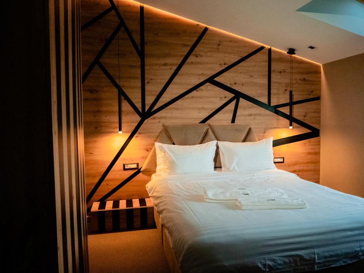 Hotel Goya Boutique Тиргу-Жіу Екстер'єр фото