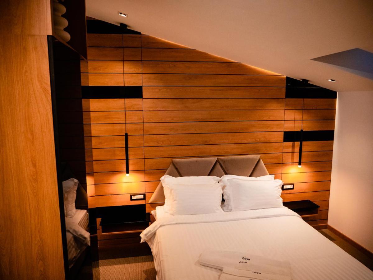 Hotel Goya Boutique Тиргу-Жіу Екстер'єр фото
