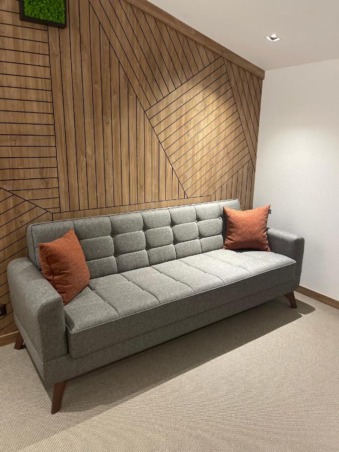 Hotel Goya Boutique Тиргу-Жіу Екстер'єр фото