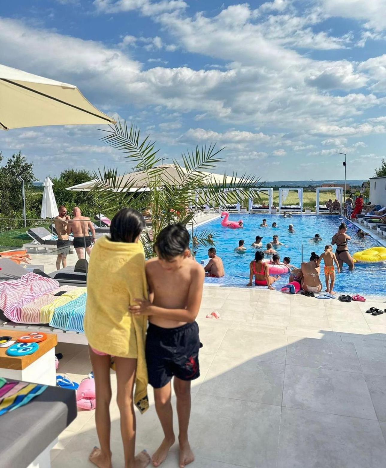 Hotel Goya Boutique Тиргу-Жіу Екстер'єр фото