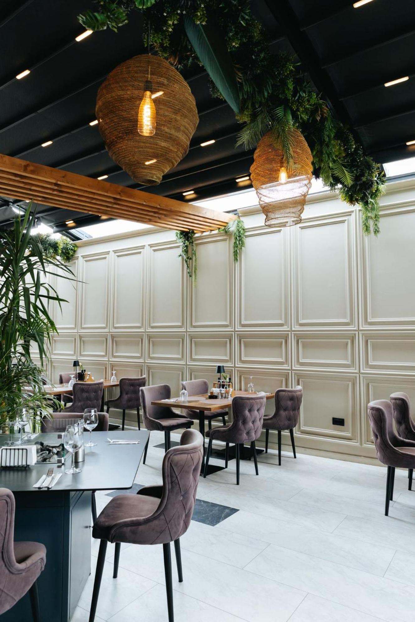 Hotel Goya Boutique Тиргу-Жіу Екстер'єр фото