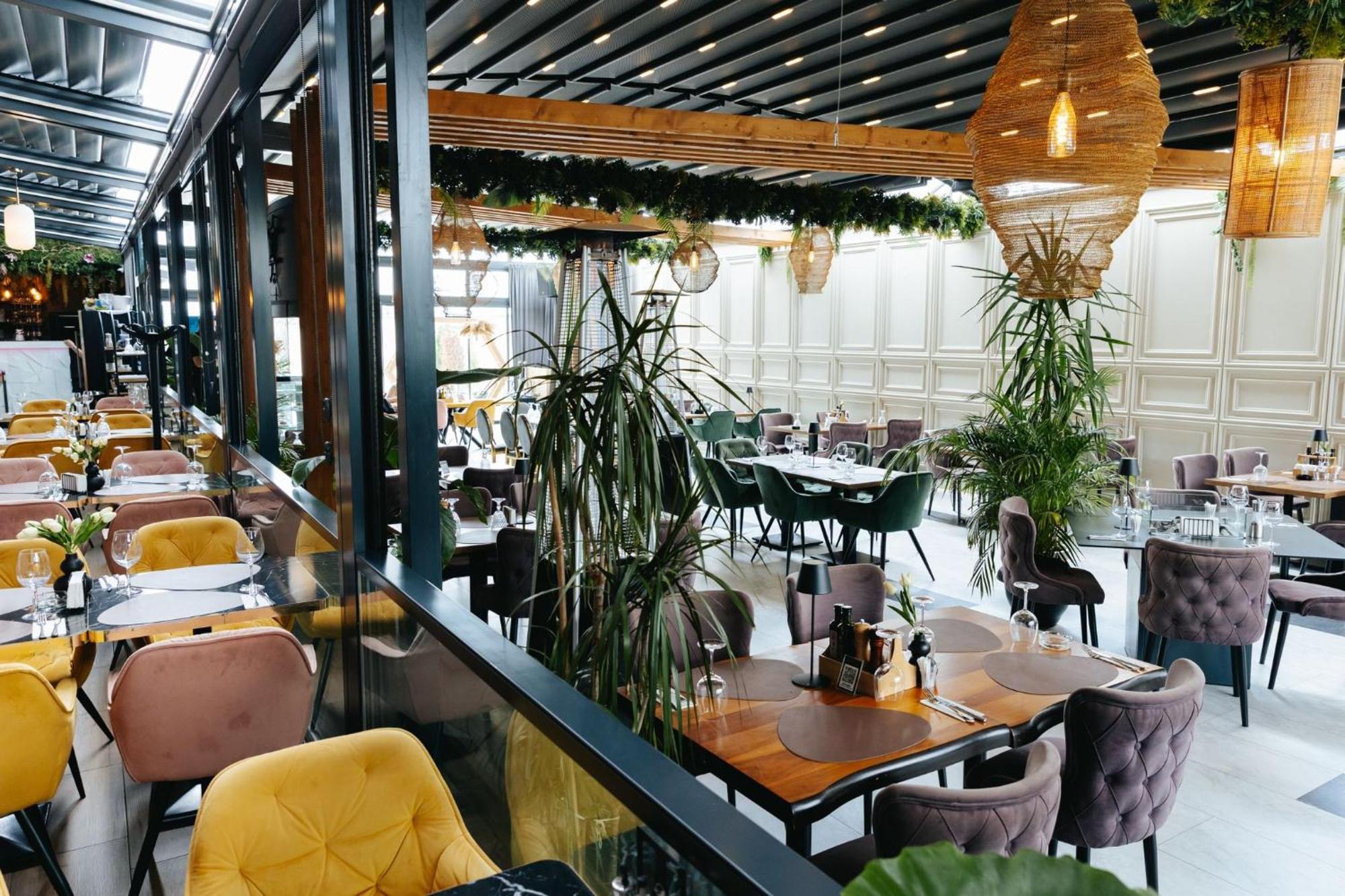 Hotel Goya Boutique Тиргу-Жіу Екстер'єр фото