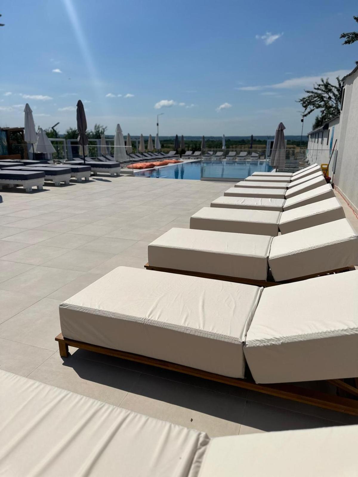 Hotel Goya Boutique Тиргу-Жіу Екстер'єр фото