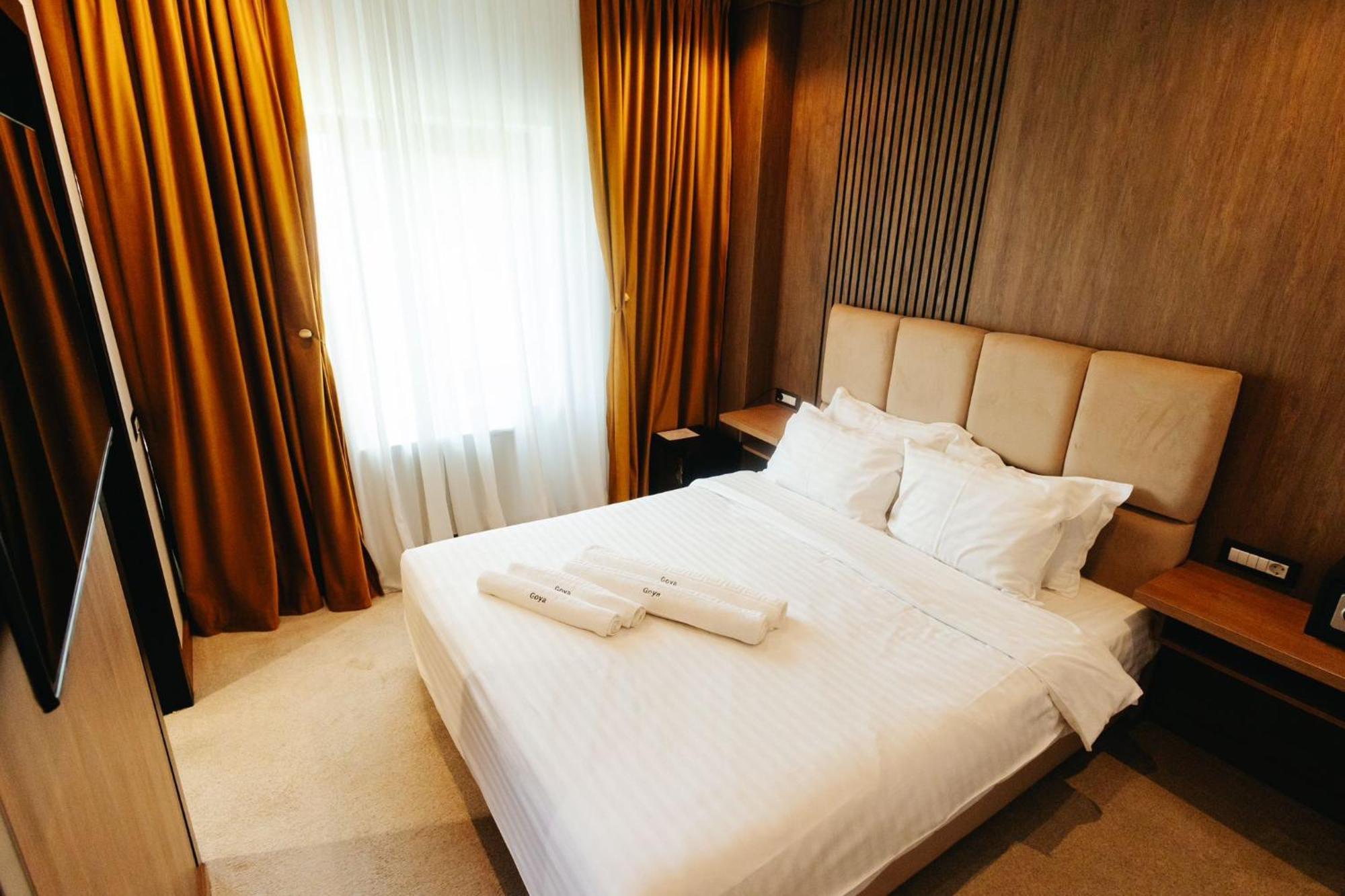 Hotel Goya Boutique Тиргу-Жіу Екстер'єр фото